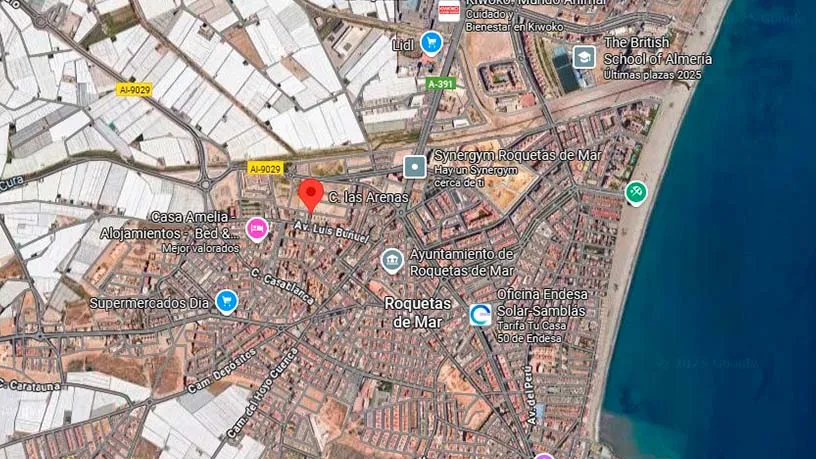 Urban Plot with Commercial Potential in Roquetas de Mar