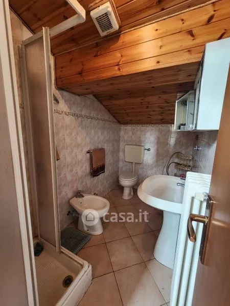Salles de bain - Mansard Attico with Private Garden in Chatillon