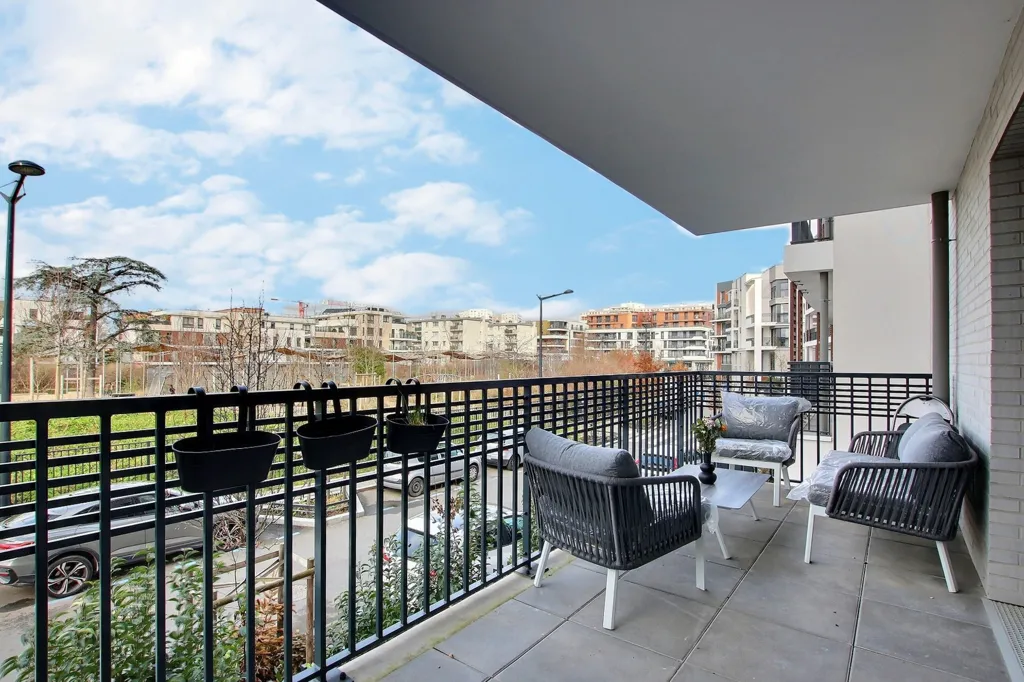 Balcon - Appartement Récent avec Vue Parc à Bois-Colombes