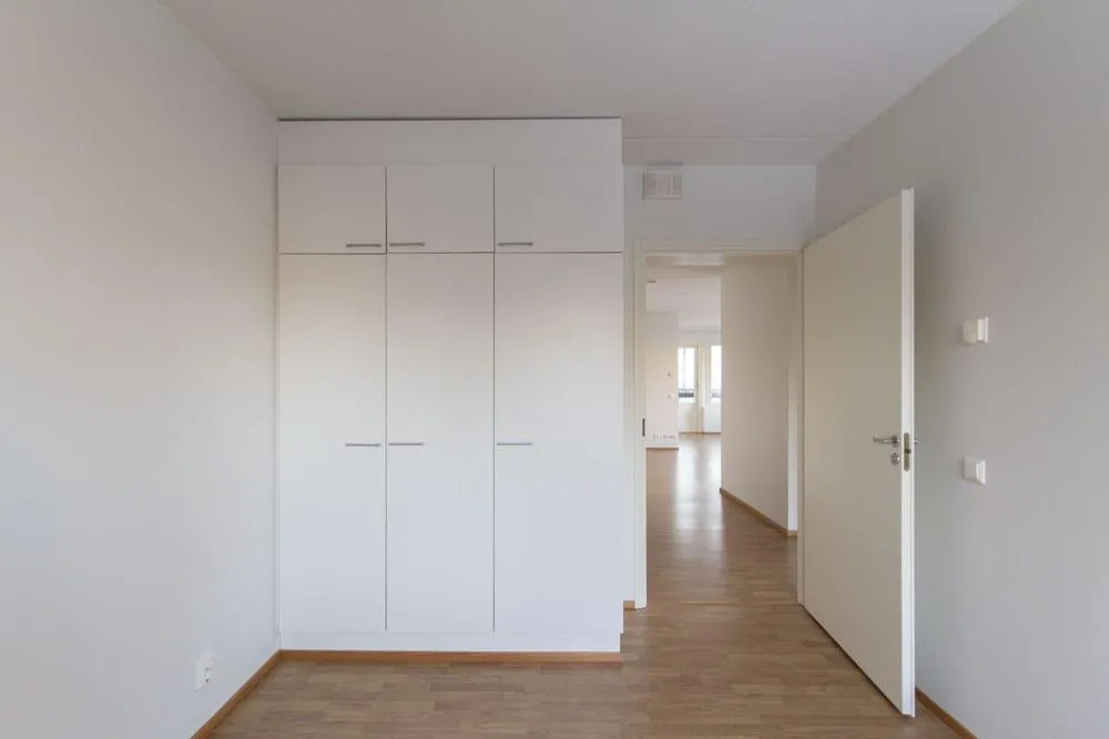 Pièces - Right-of-Occupancy Flat with Triple Aspect in Espoo
