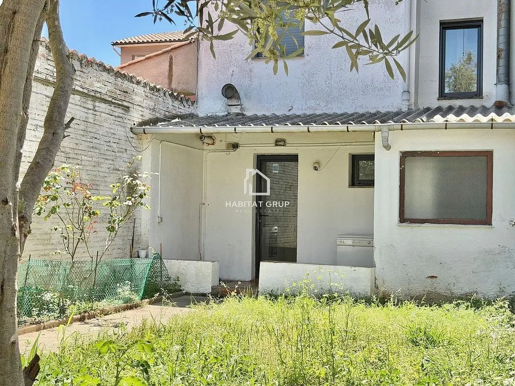 Aed - Semi-detached House with Pool in Manlleu