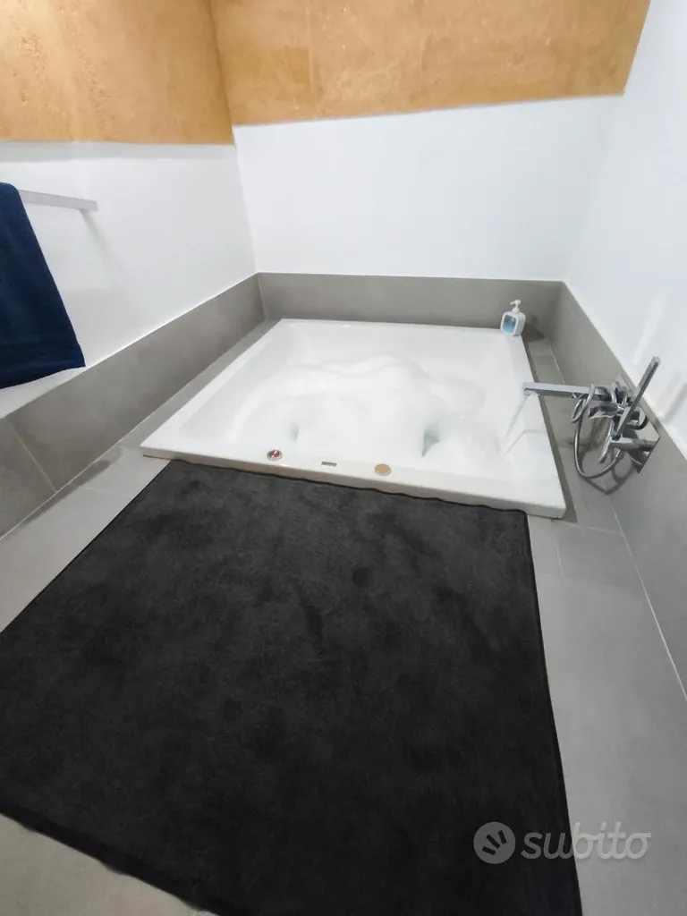 Bathrooms - Rustic House with Jacuzzi in Marsala Centre