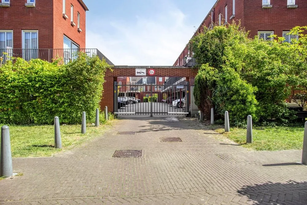 Exterior - Eco-Friendly Corner House with Two Parking Spots in Nootdorp