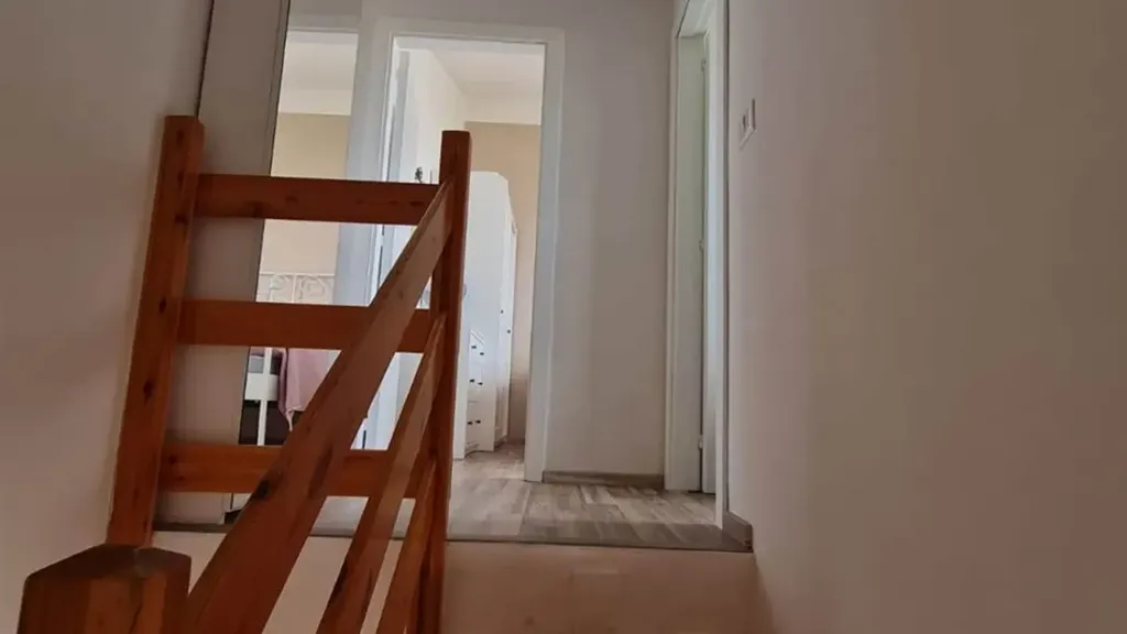 Rooms - Three-Bedroom Apartment with Balcony in Numana