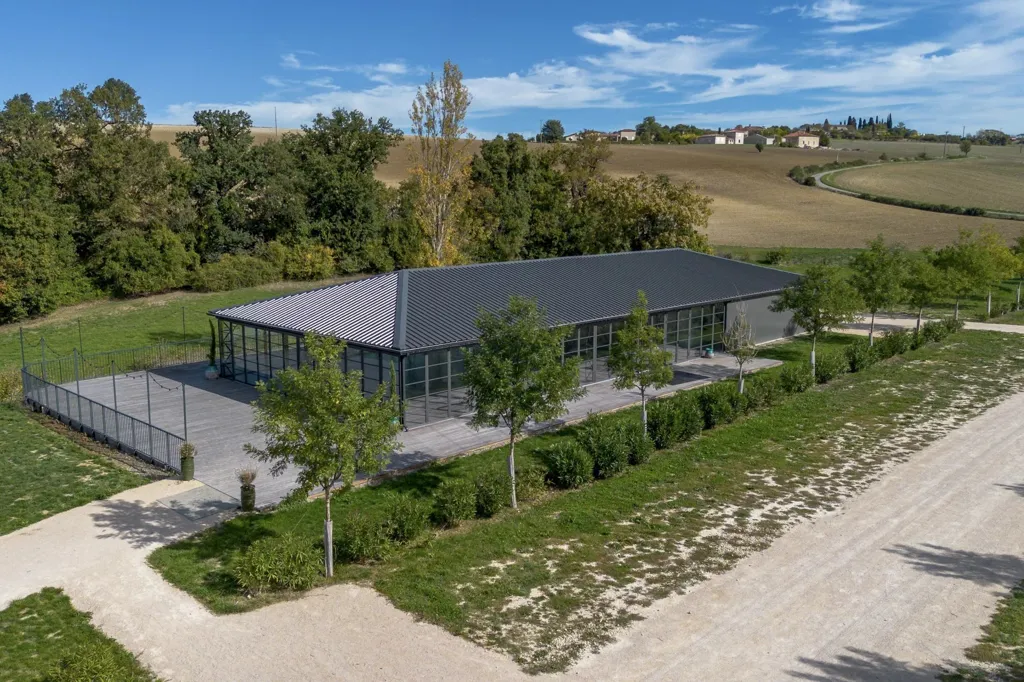 Vue aérienne - Domaine de Prestige avec Piscine Intérieure
