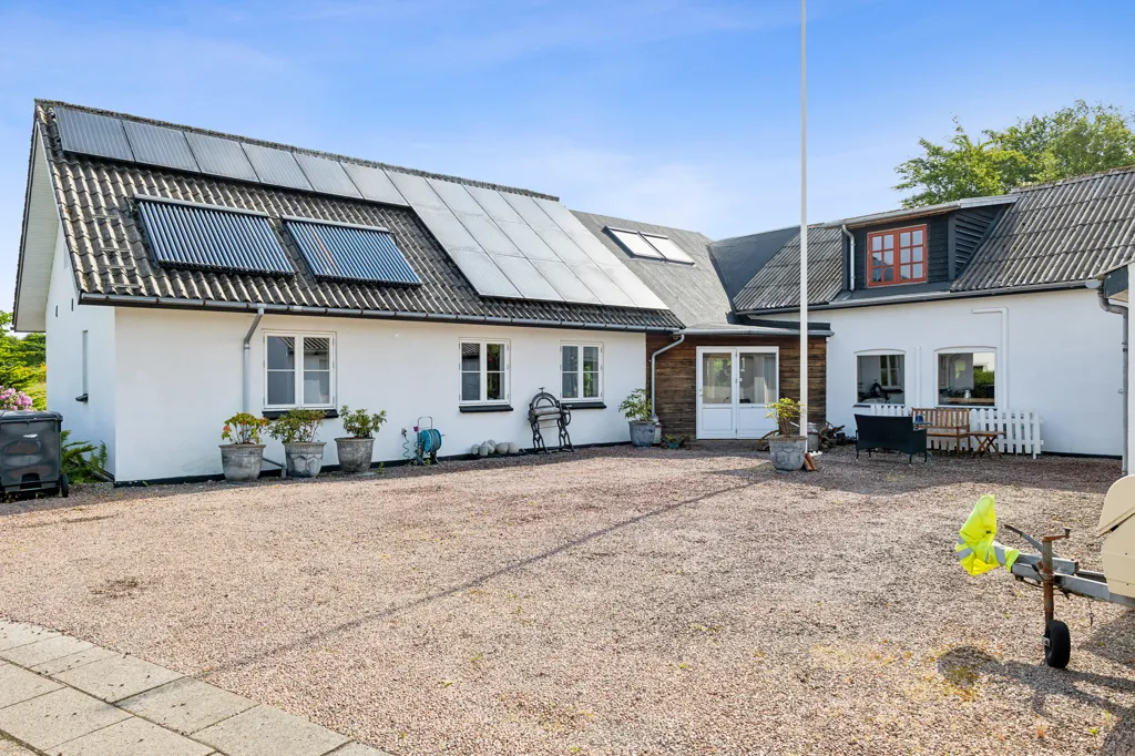 Välivaade - Architectural Villa with Garden in Vesterlund