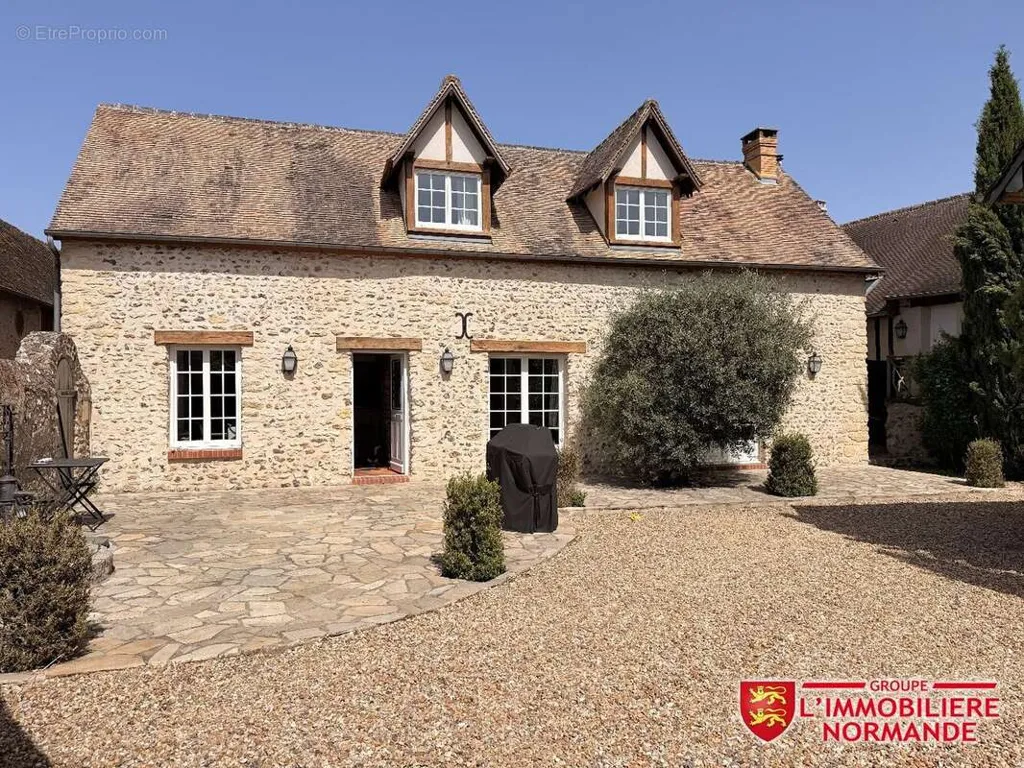 Extérieur - Propriété de Charme avec Garage à Pacy-sur-Eure