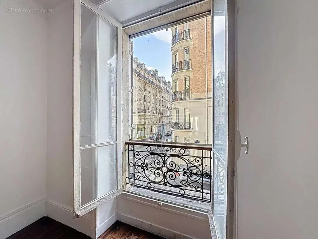 Stanze - Two-Bedroom Flat with View in Saint-Germain-des-Prés