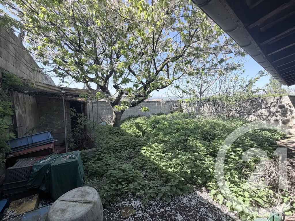 Giardino - Warehouse with Garden in St Cyr Centre