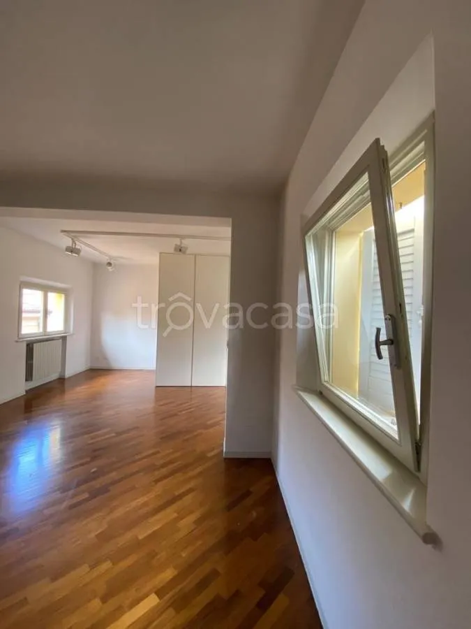 Pièces - Rustic-Style Flat with Caminetto in Modena