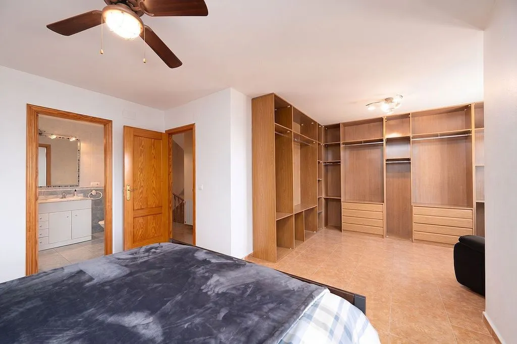 Chambres - Terraced House with Balcony in Tibi