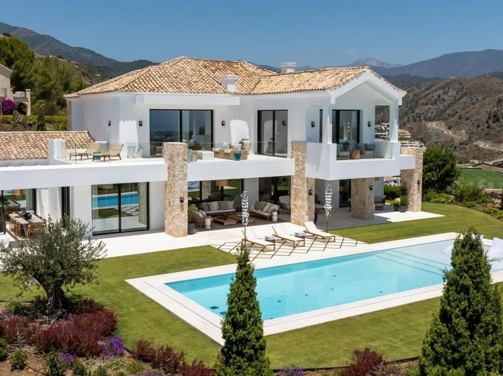 Bassein - Modern Villa with Pool in Benahavís