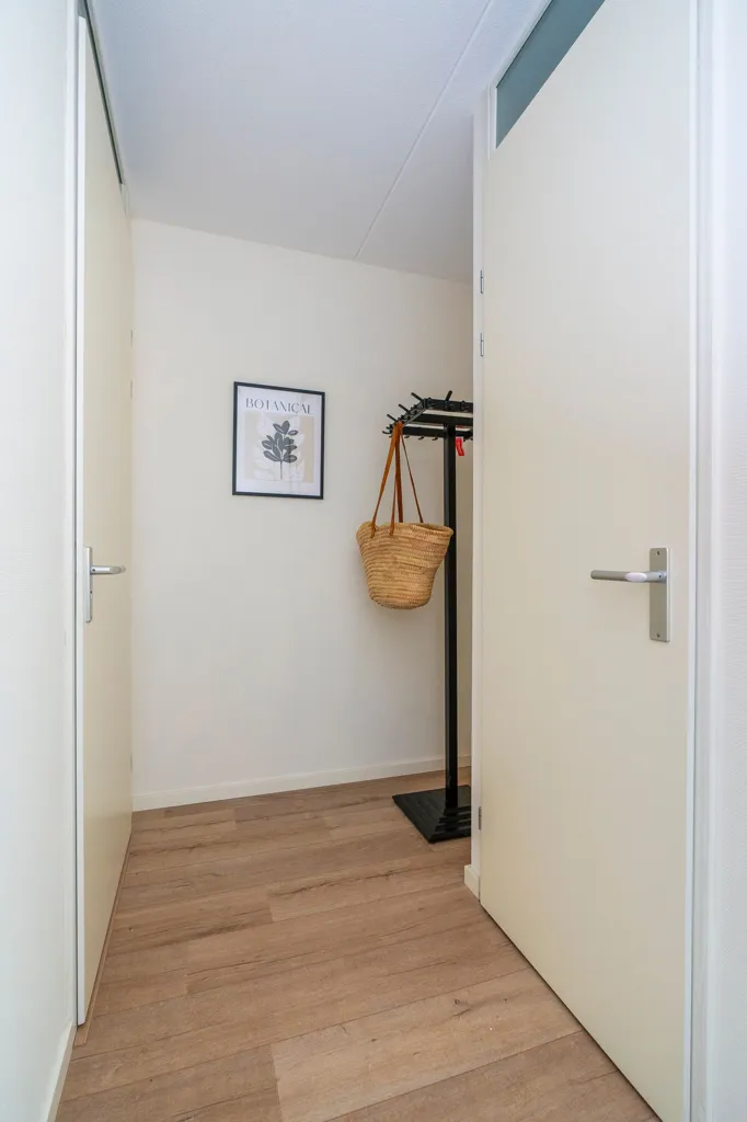 Esik - 3-Bedroom Apartment with Balcony in Utrecht