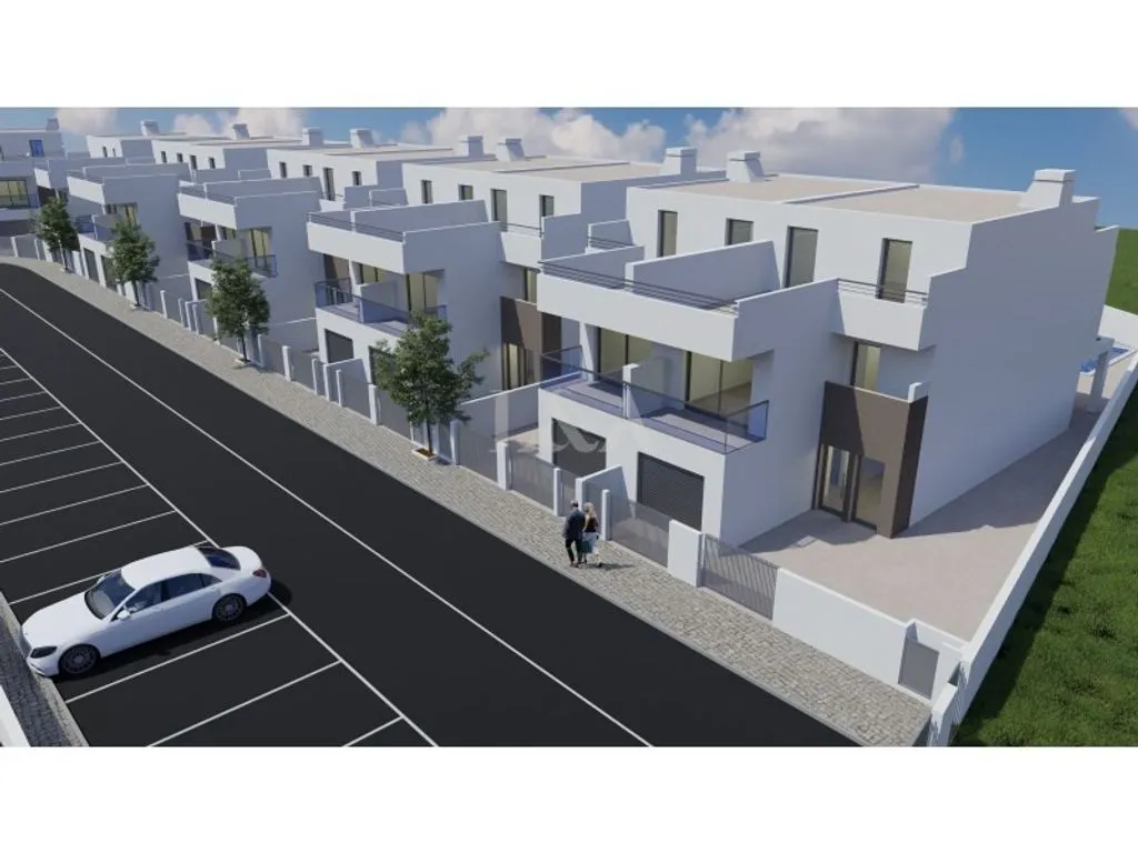 Semi-Detached Villa with Pool in Vila Real de Santo António