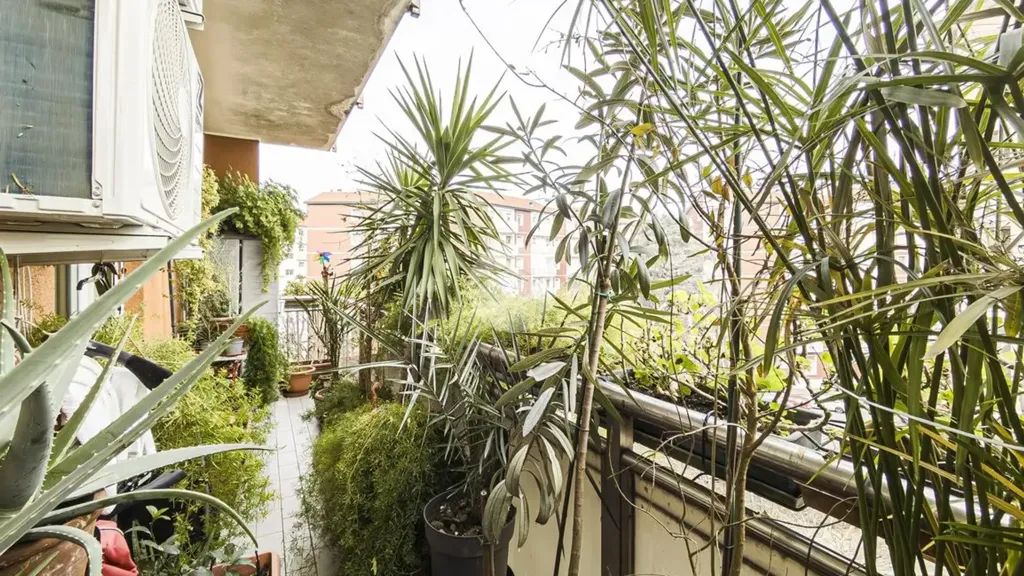 Rõdu - Rustic-Style Flat with Balcony in Milan