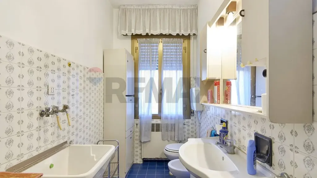 Salles de bain - Ground Floor Flat with Balcony in Granarolo Dell'Emilia