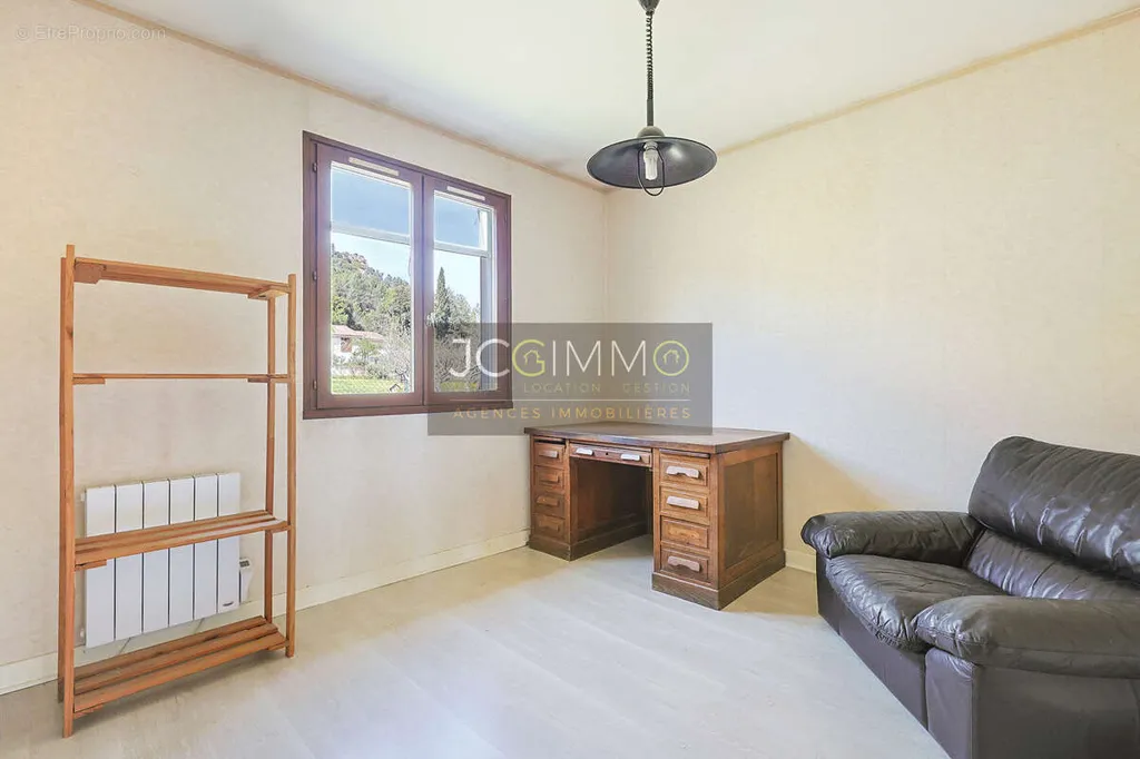 Bureau - Villa T3 avec Jardin et Garage à Cabasse