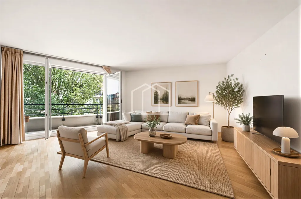 Living Room - 5-Piece Apartment with Balcony in Suresnes Centre