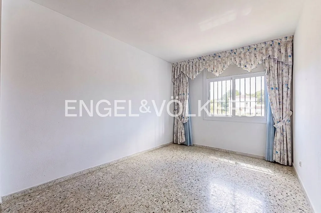 Magamistoad - Single-Storey Chalet with Pool in El Parc de Cubelles