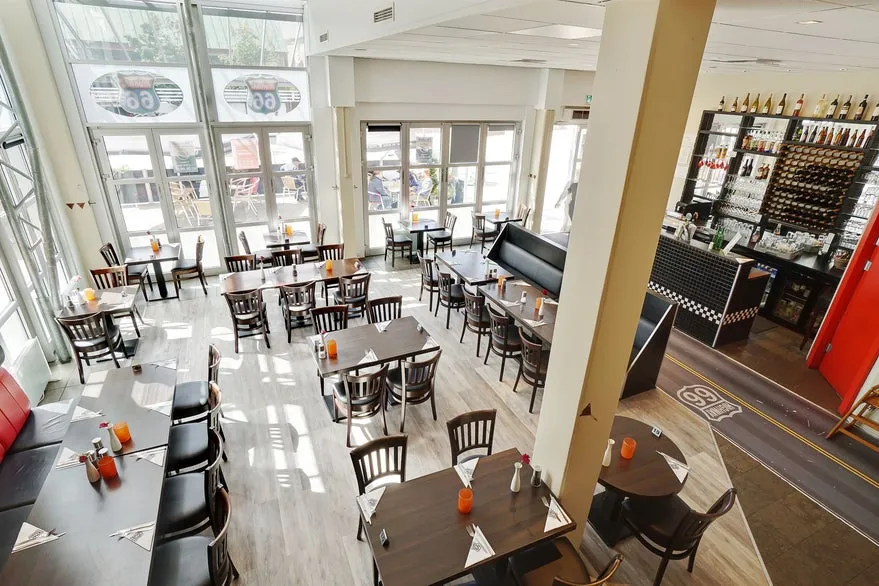 Salle à manger - Restaurant with High Visibility in Hjørring