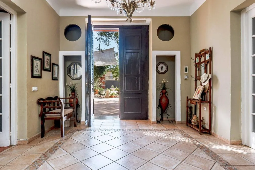 Hallway - Historic Palatial House with Pool in Ogíjares
