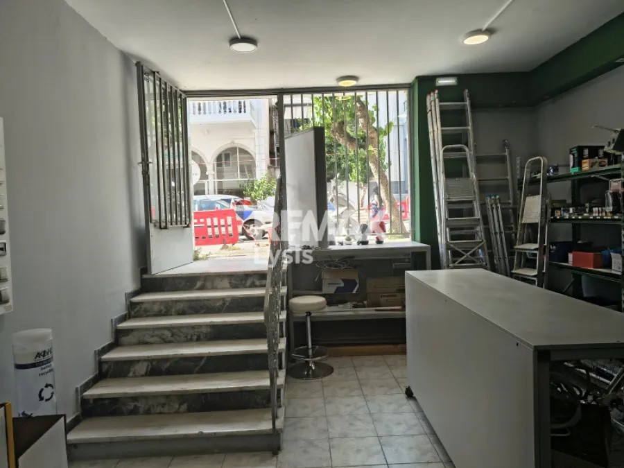 Pièces - Ground Floor Shop with Metro Access in Neos Kosmos