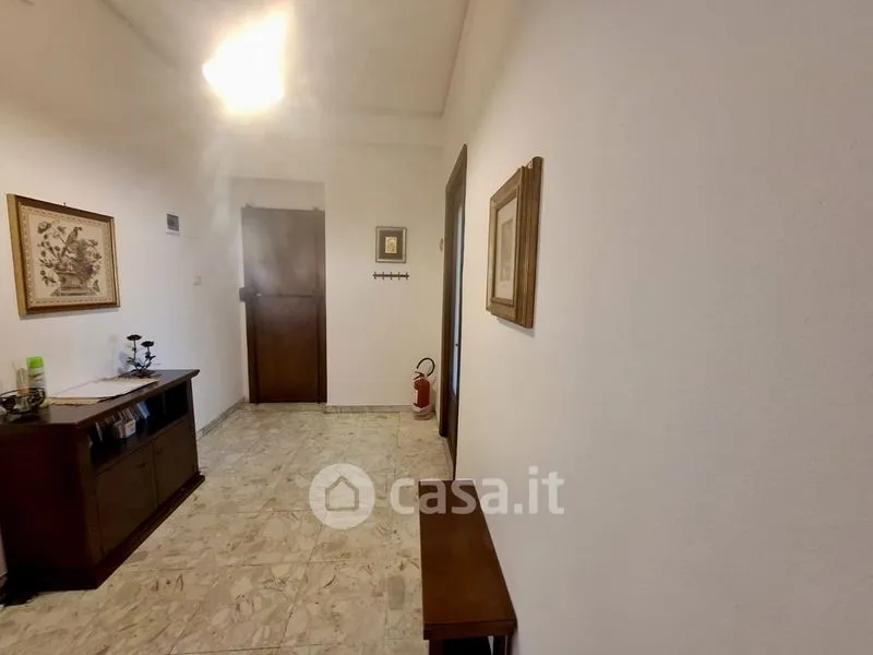 Esik - Four-Room Apartment with Balcony in Catania