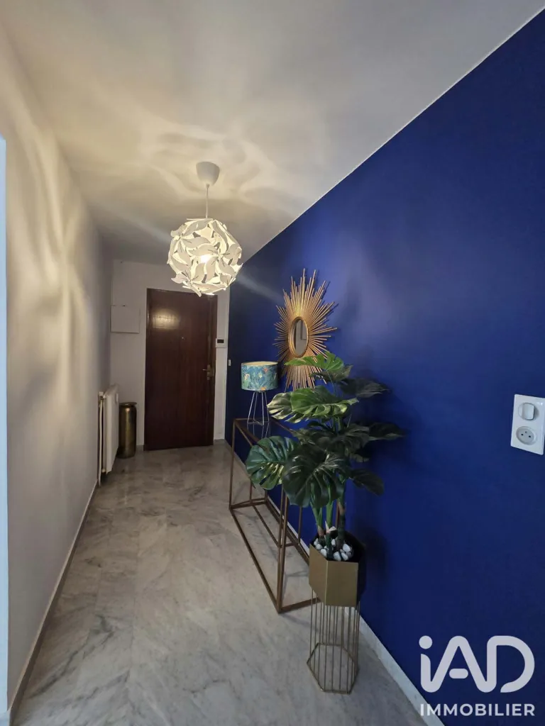 Flur - Family Flat with Parking in Nîmes Centre