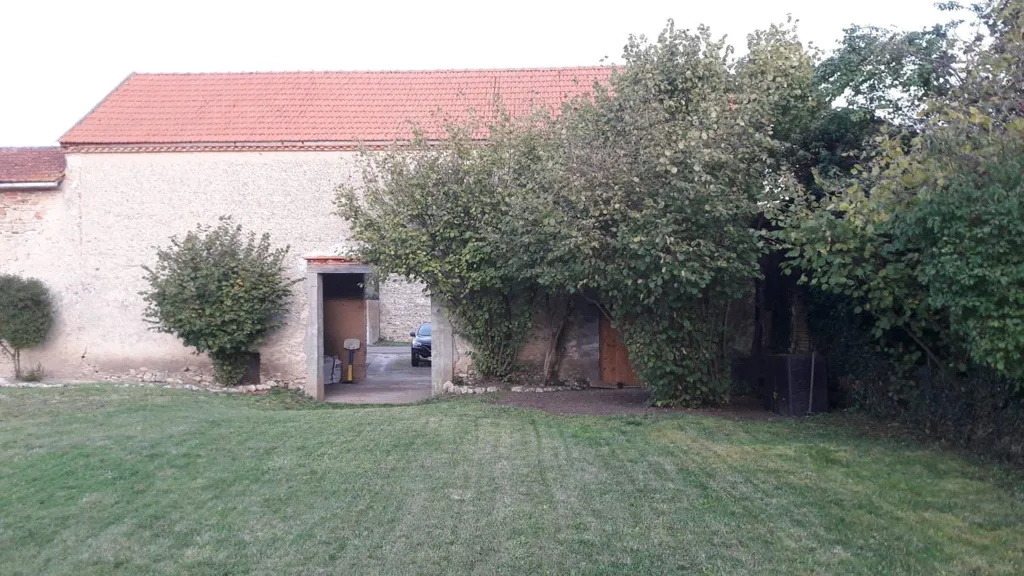 Jardin - Maison Authentique avec Grand Terrain à Beauregard-Vendon