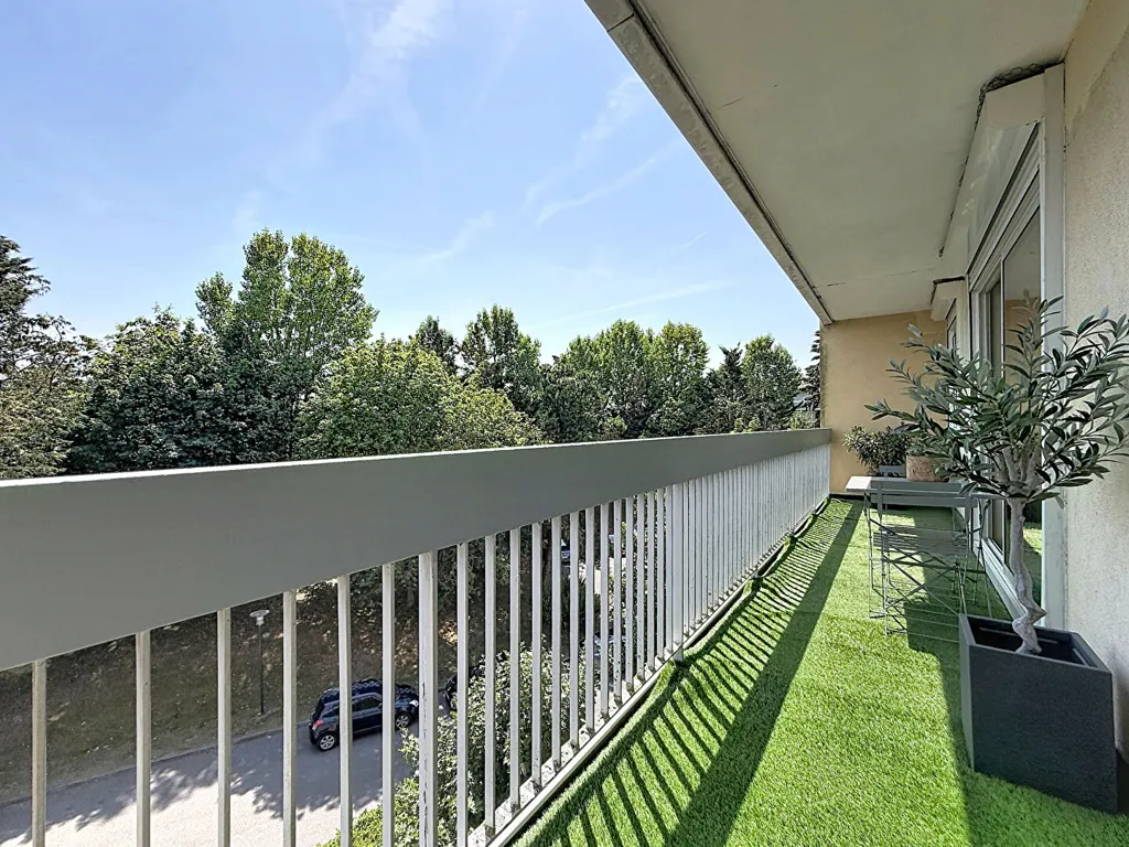 Balcone - Bright Apartment with Balcony in Elancourt