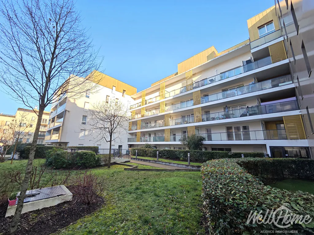 Aed - Modern Flat with Balcony near RER in Boisemont