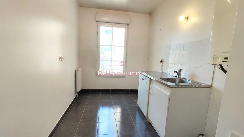 Cucina - 3-Bed Flat with Balcony in Secure Residence