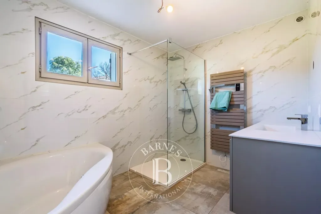 Salles de bain - Villa avec Vue Montagnes et Piscine à Lumio