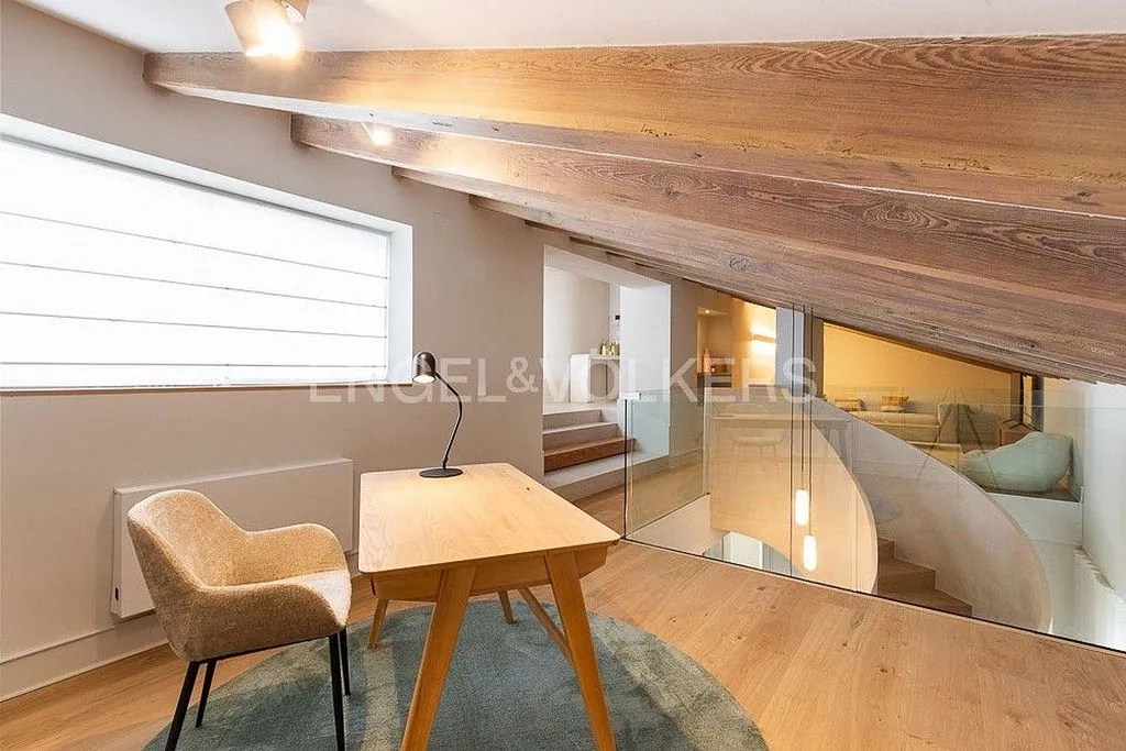 Toad - Renovated Penthouse with Terraza in La Seu
