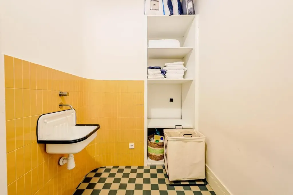 Vannitoad - Luxury Apartment with Interior Garden in Madrid