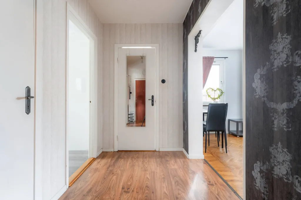 Esik - Converted Flat with Balcony in Nyköping