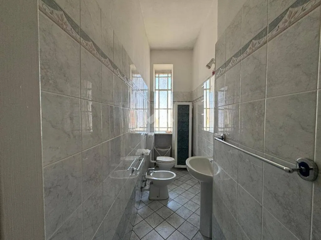 Salles de bain - Spacious Apartment with Balcony in Cenisia, Turin