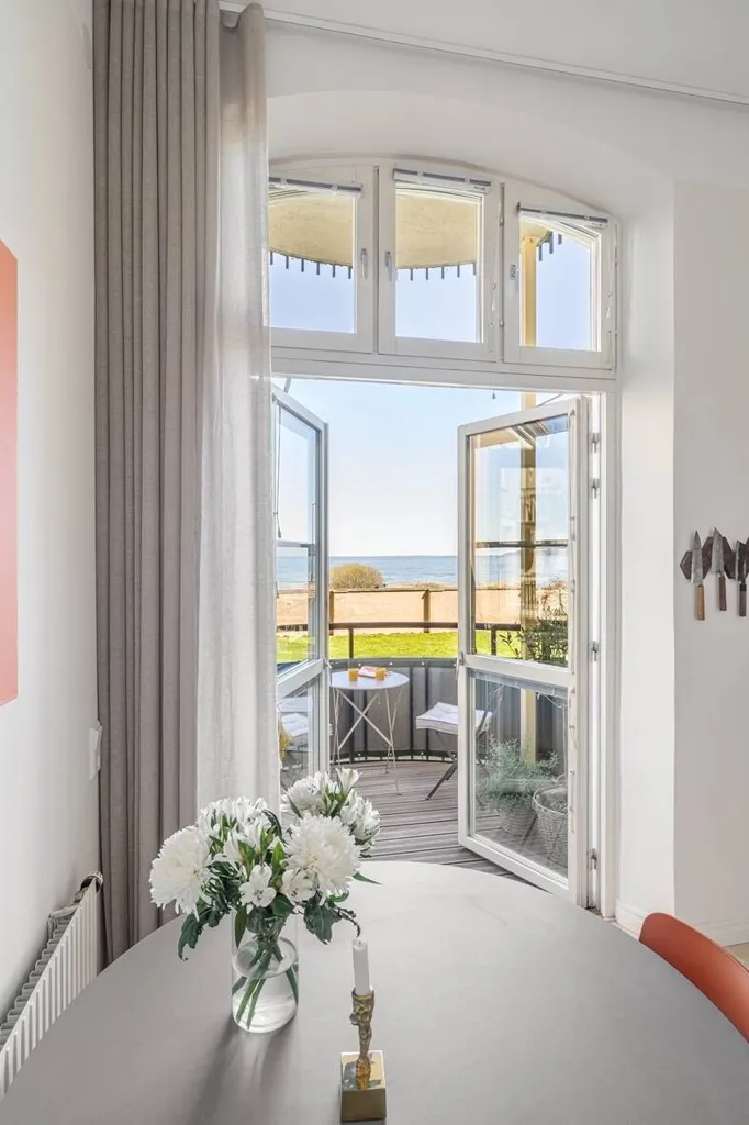 Salle à manger - Jugendstil Apartment with Vättern View in Jönköping