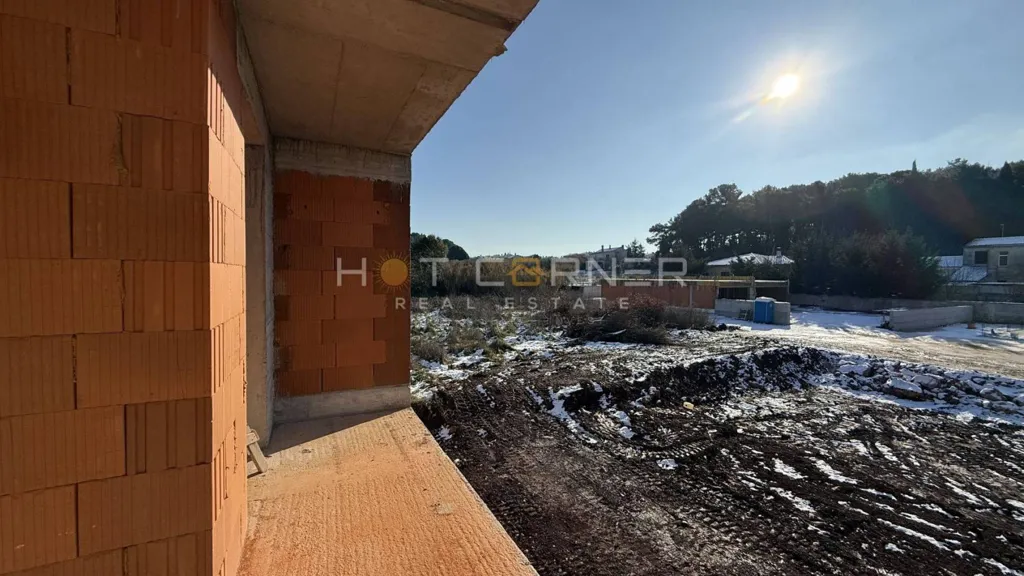 Toad - Two-Bedroom Apartment with Terrace in Valmade, Pula