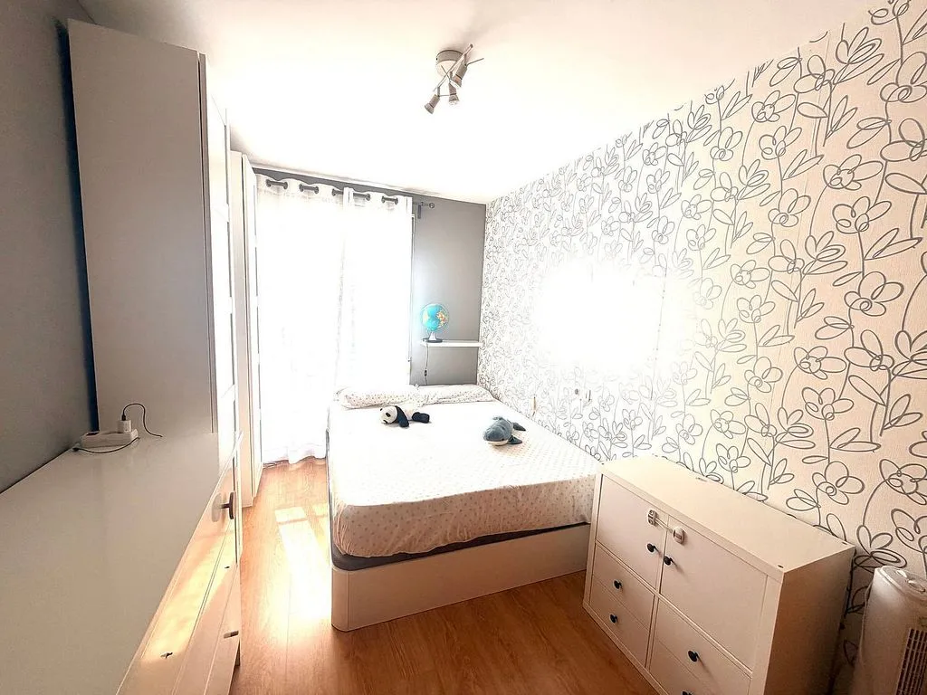 Chambres - Apartment with Balcony in Llombai Area