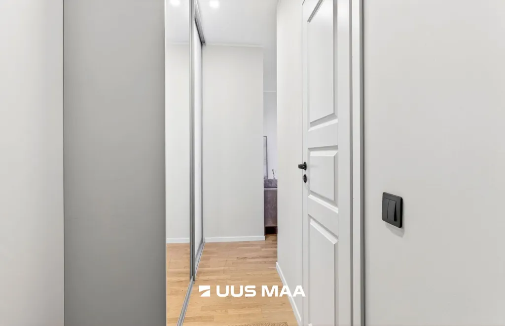 hallway_entrance