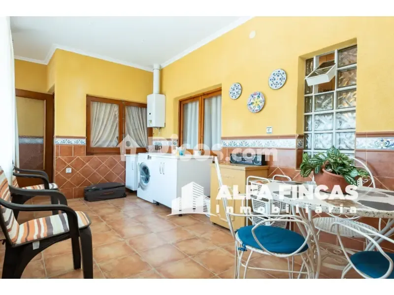 Salle à manger - Spacious Apartment with Balcony in San Clemente