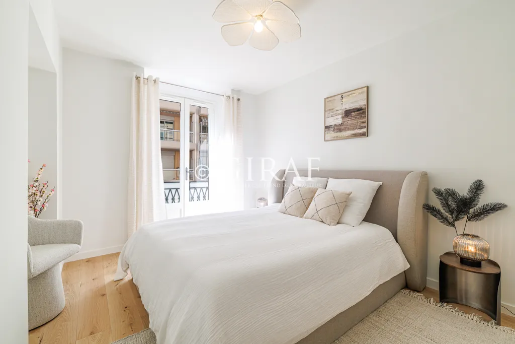 Chambres - Appartement Rénové avec Vue Jardin au Centre de Nice