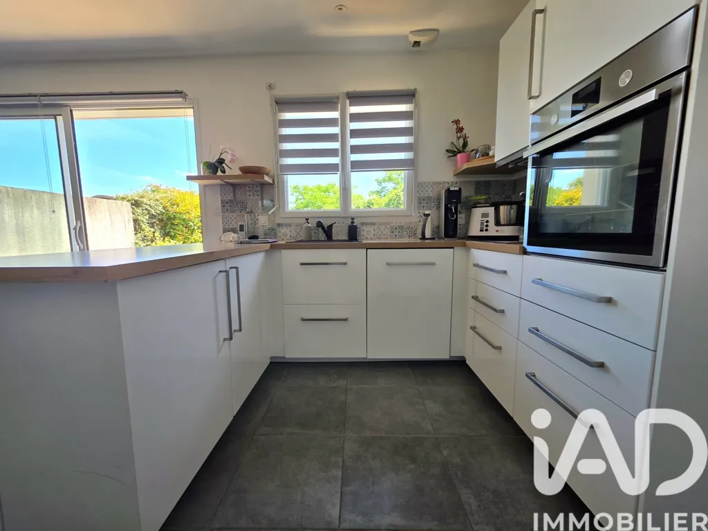 Cuisine - Maison Récemment Construite avec Terrasse à Sainte-Gemmes-sur-Loire