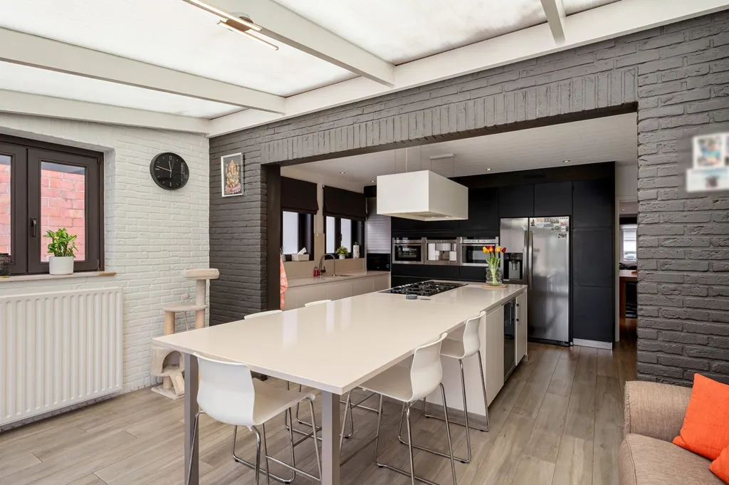 Cuisine - Bâtiment Semi-ouvert Rénové avec Piscine à Berlaar
