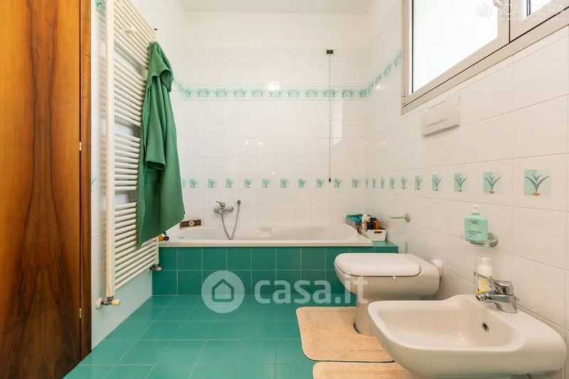 Salles de bain - Minimalist Villa with Private Garden in Legnago