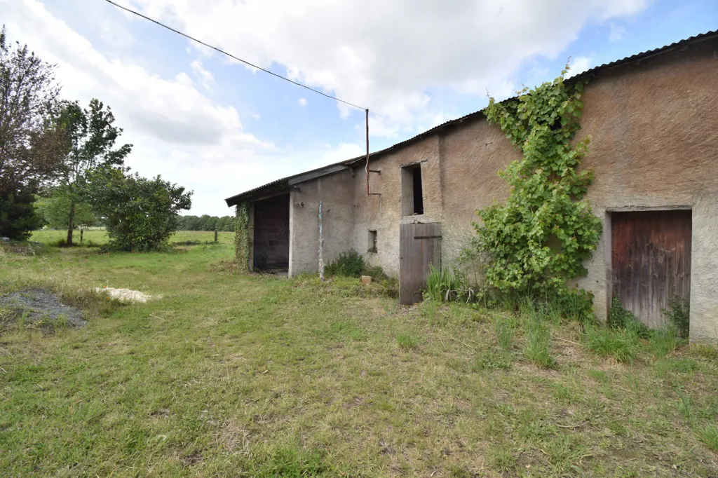 Extérieur - Maison en Pierre à Réno. avec Jardin à Montbert