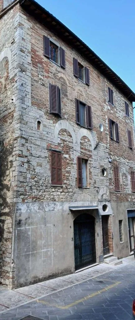 Rustic Trilocale with Balcony in Todi