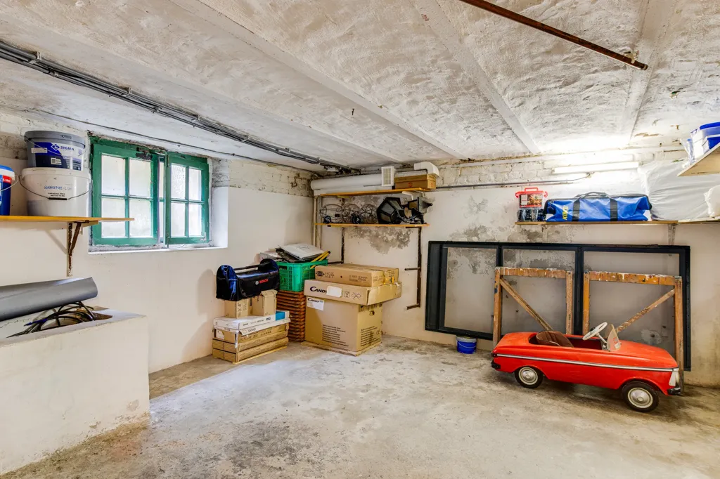 Garage - Monumental House with Mijnsteenberg View in Heerlen