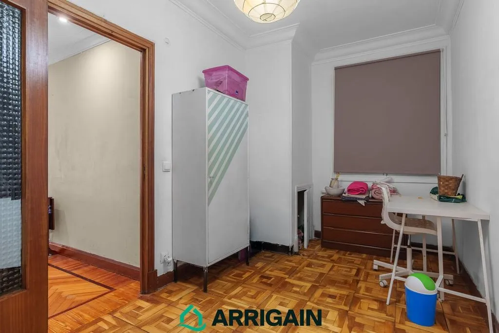 Kabinet - 5-Bedroom Flat with River Views in San Sebastián